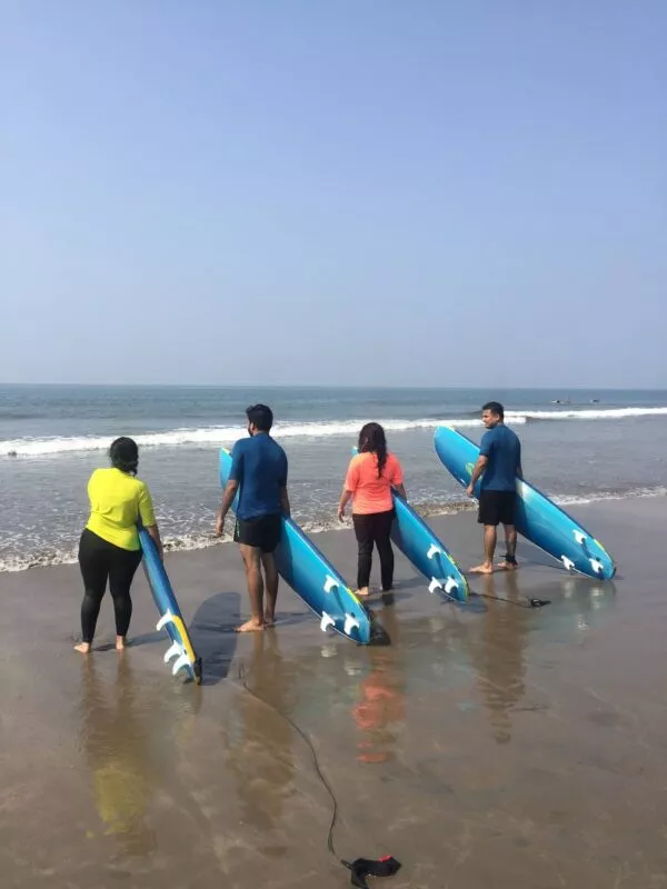 SURFING IN GOA ( LESSONS & RENT )