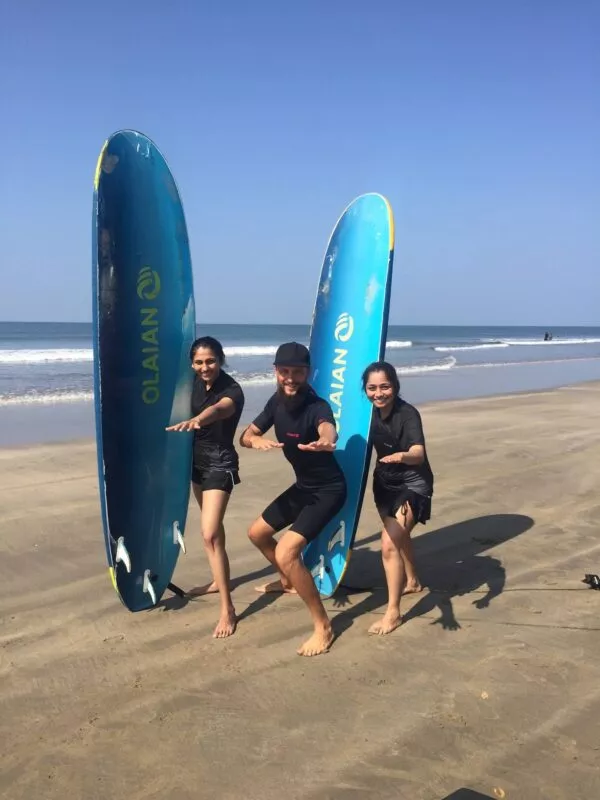 SURFING IN GOA ( LESSONS & RENT )